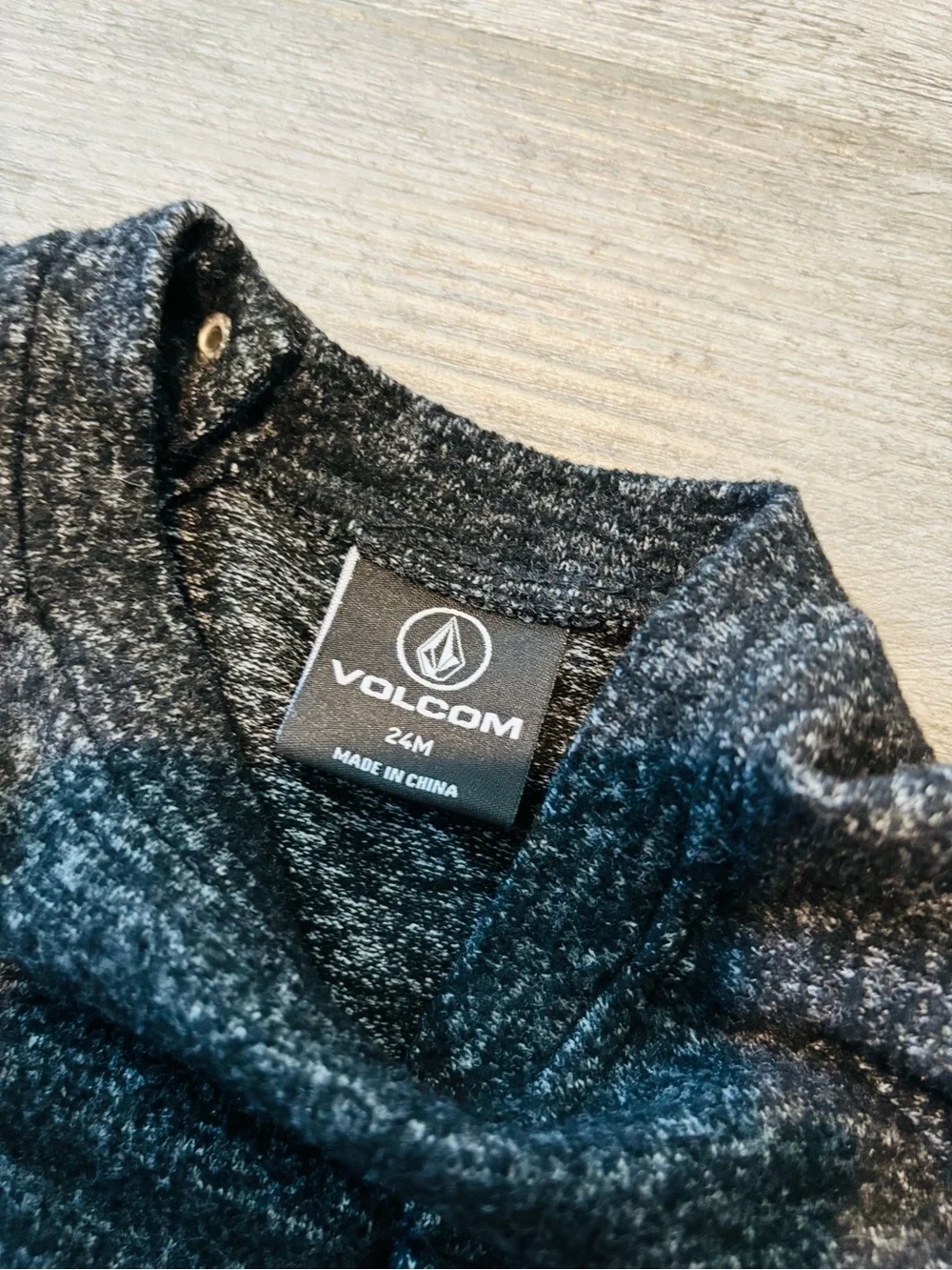 New Volcom baby boys Heathered Black Pocket Crew Sweater size 24 months